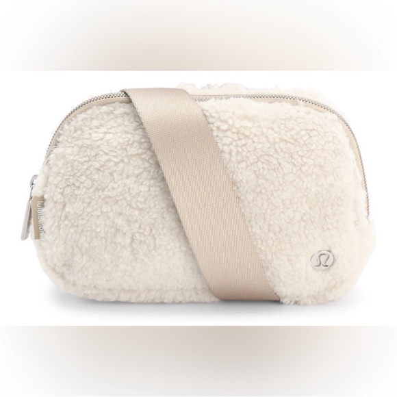 Lululemon everywhere fleece belt bag trench ivory NEW - Picture 2 of 5
